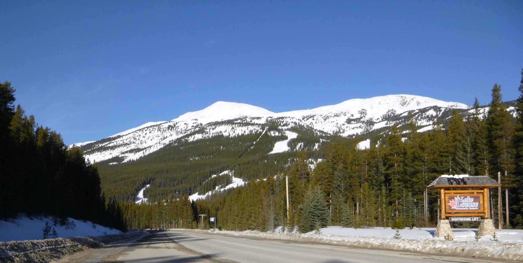Entrance to Lake Louise in a winter's day