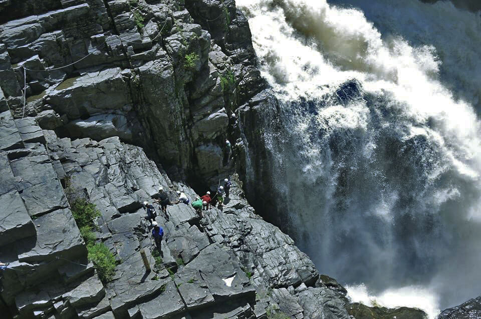 bester Klettersteig in Nordamerika Canyon Sainte-Anne Quebec Wasserfall Klettern