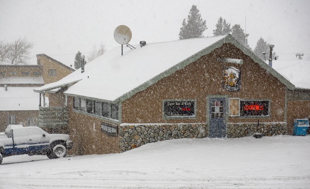 June Lake June Mountain Tiger Bar & Cafe Oldest Liquor License In California