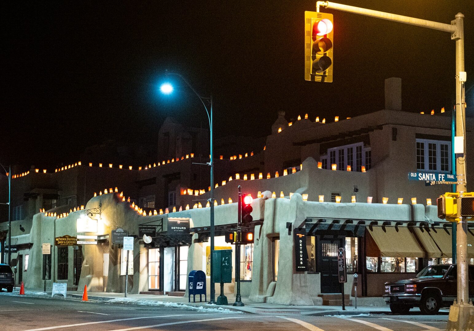 el farolitos christmas lights new mexico santa fe