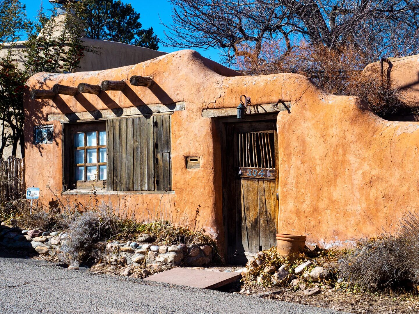 historic art building on Canyon Road in santa fe new mexico