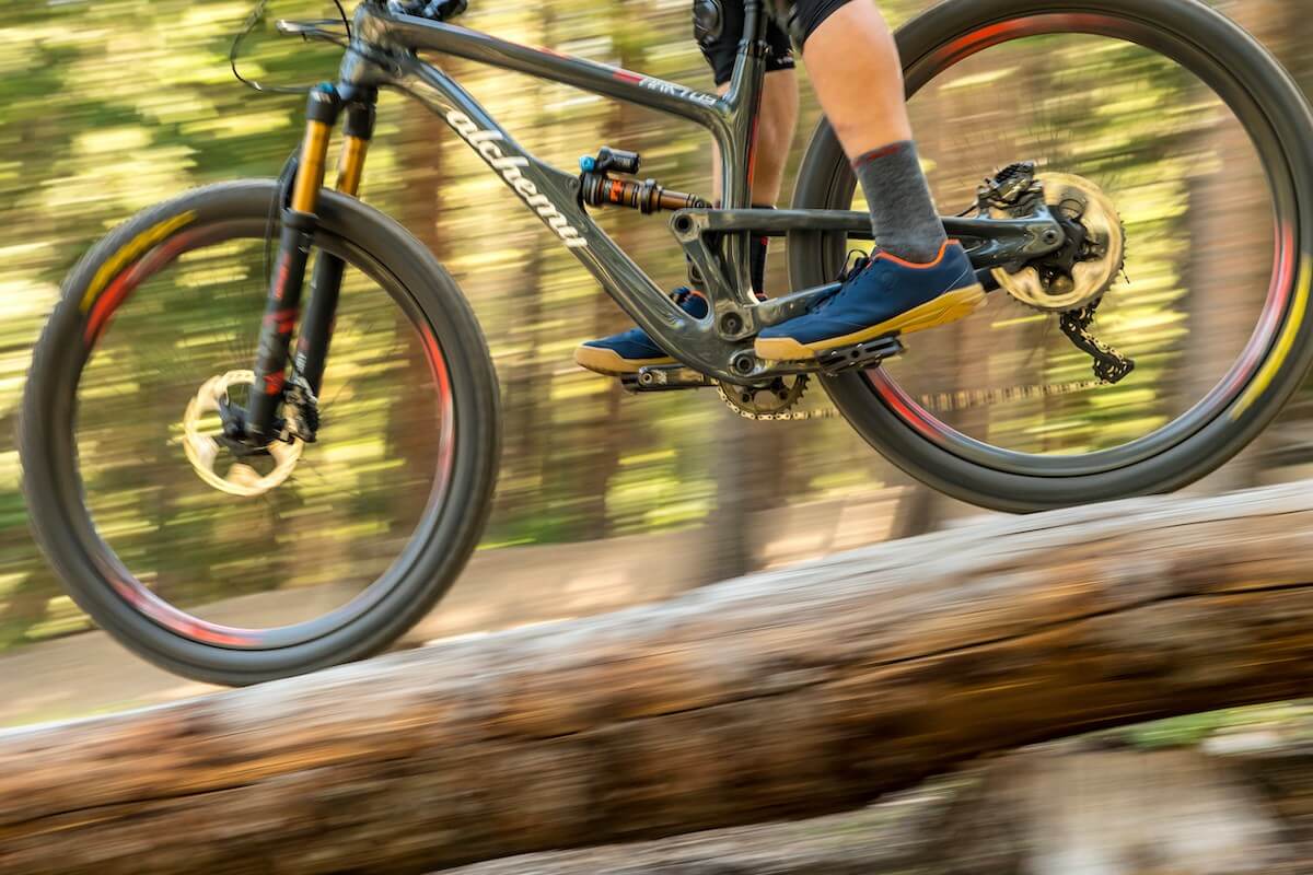 best mountain biking flat shoes