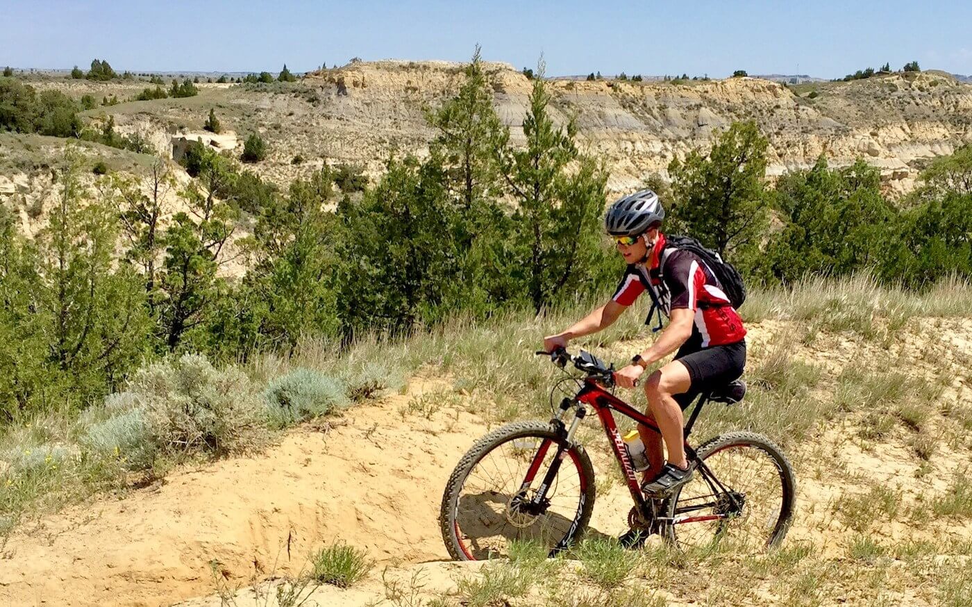 mountain biker enjoying the Maah Daah Hey Trail in North Dakota