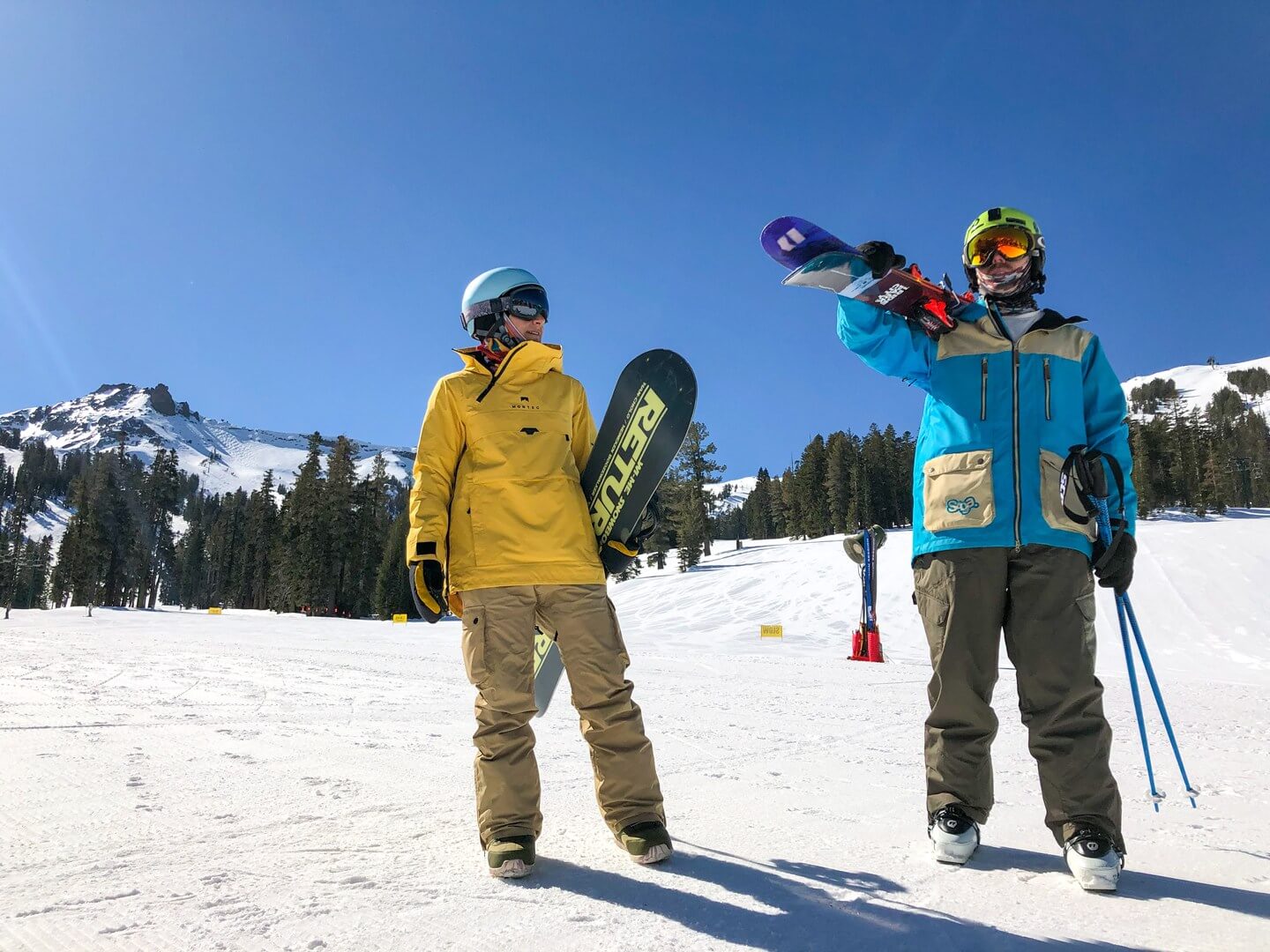 snowboarder wearing Montecwear Dune snowboard jacket