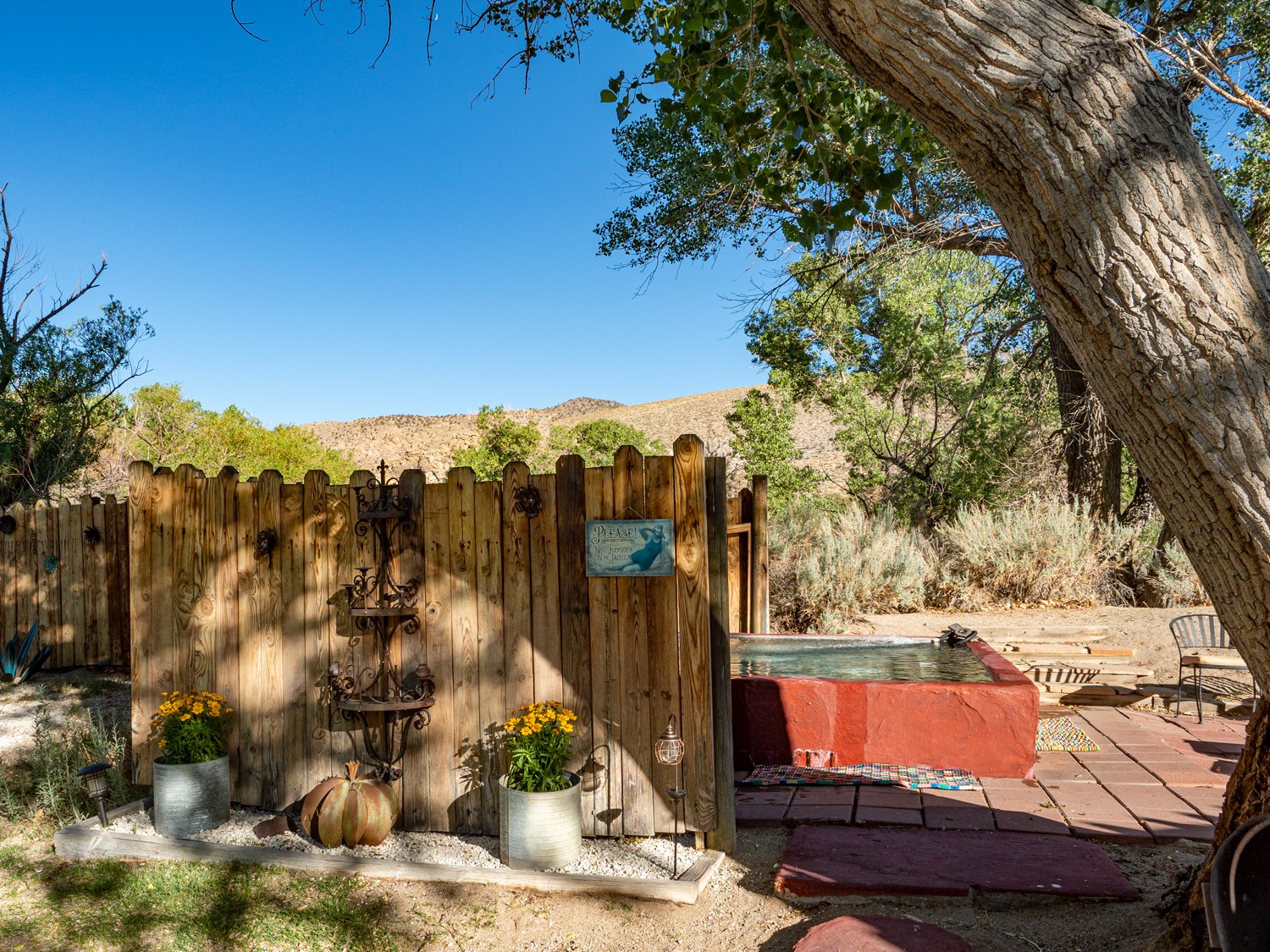 benton hot springs soaking tub