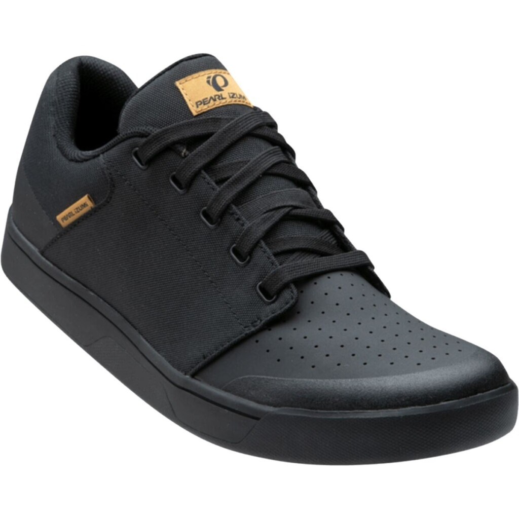 Pearl iZumi X-Alp Flow in black