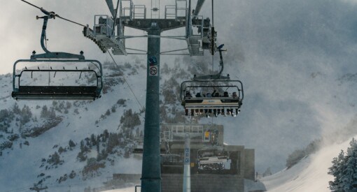 Mammoth Mountain in late November 2024 skiers braving the windy conditions