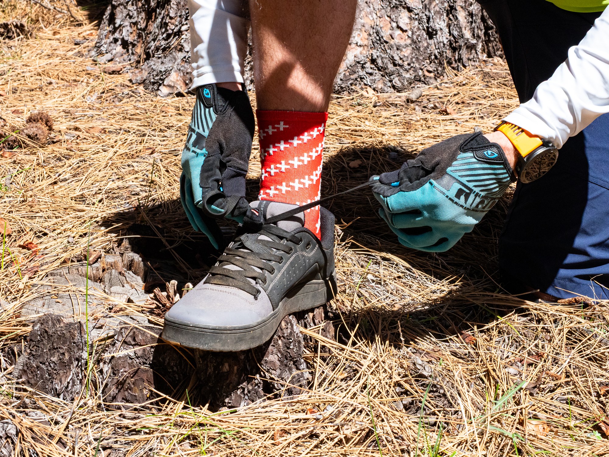 Person lacing up the new Ride Concepts Livewire mtb shoe