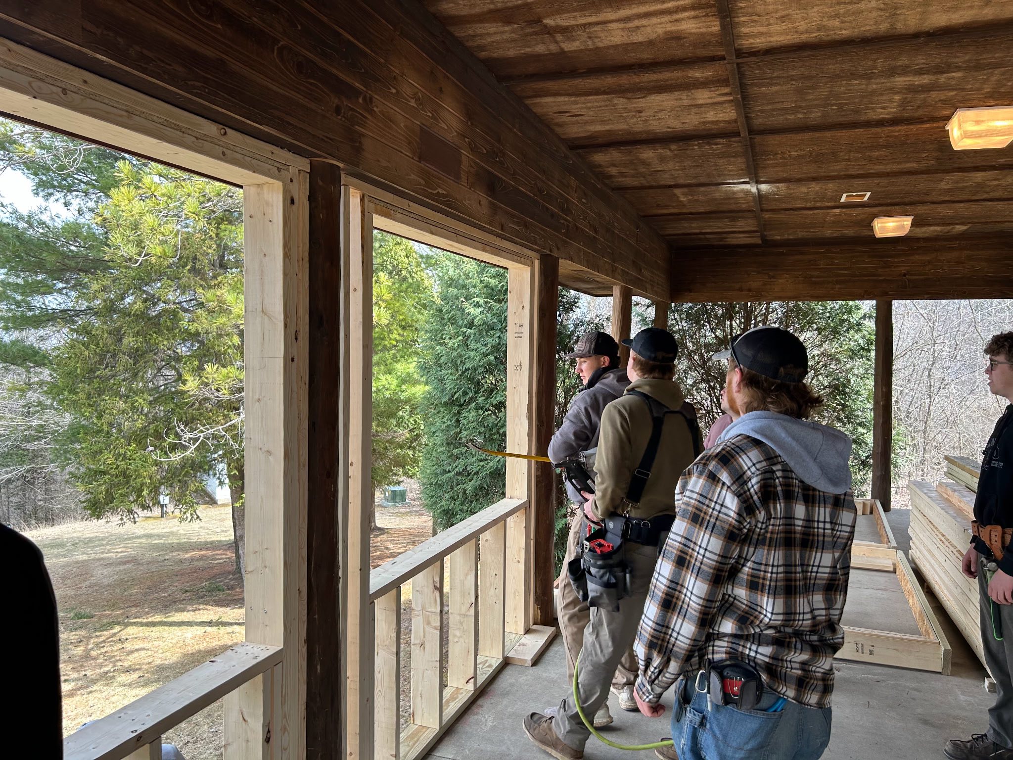 construction workers completing the warming hut at Nutt Hill