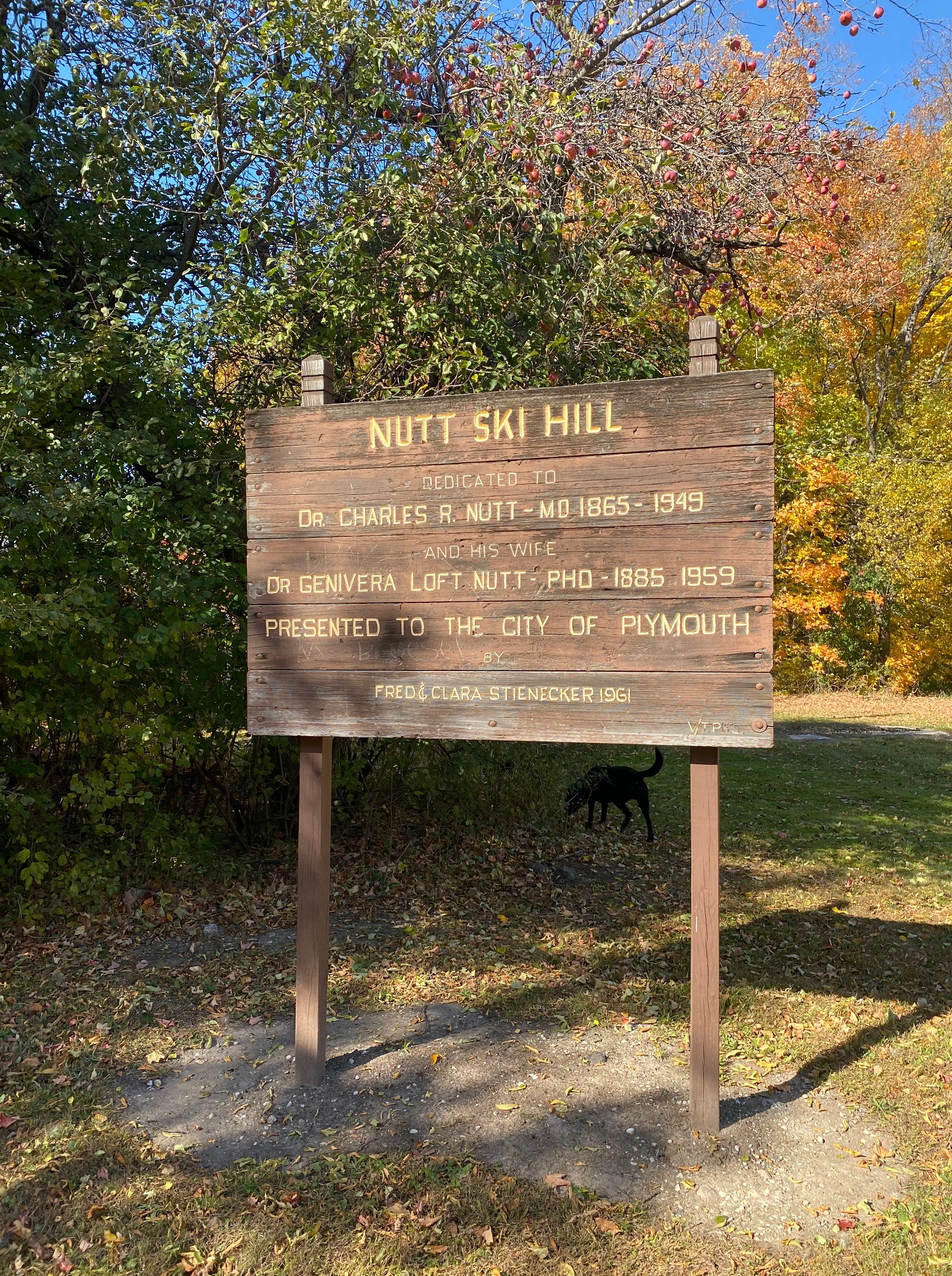The original dedication sign at Nutt Hill