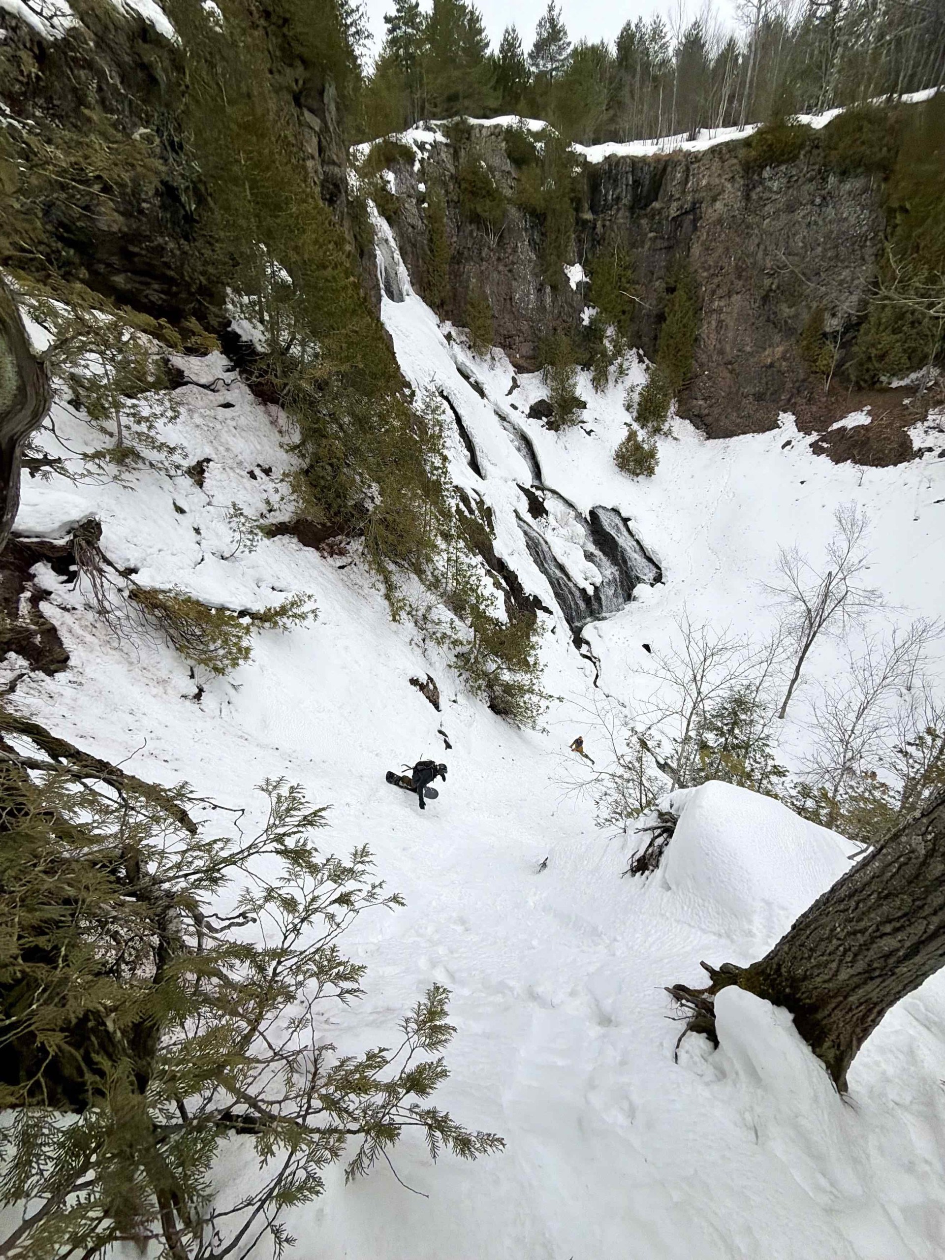 snowboarder slashing turns through a Midwest Couloir in Michigan